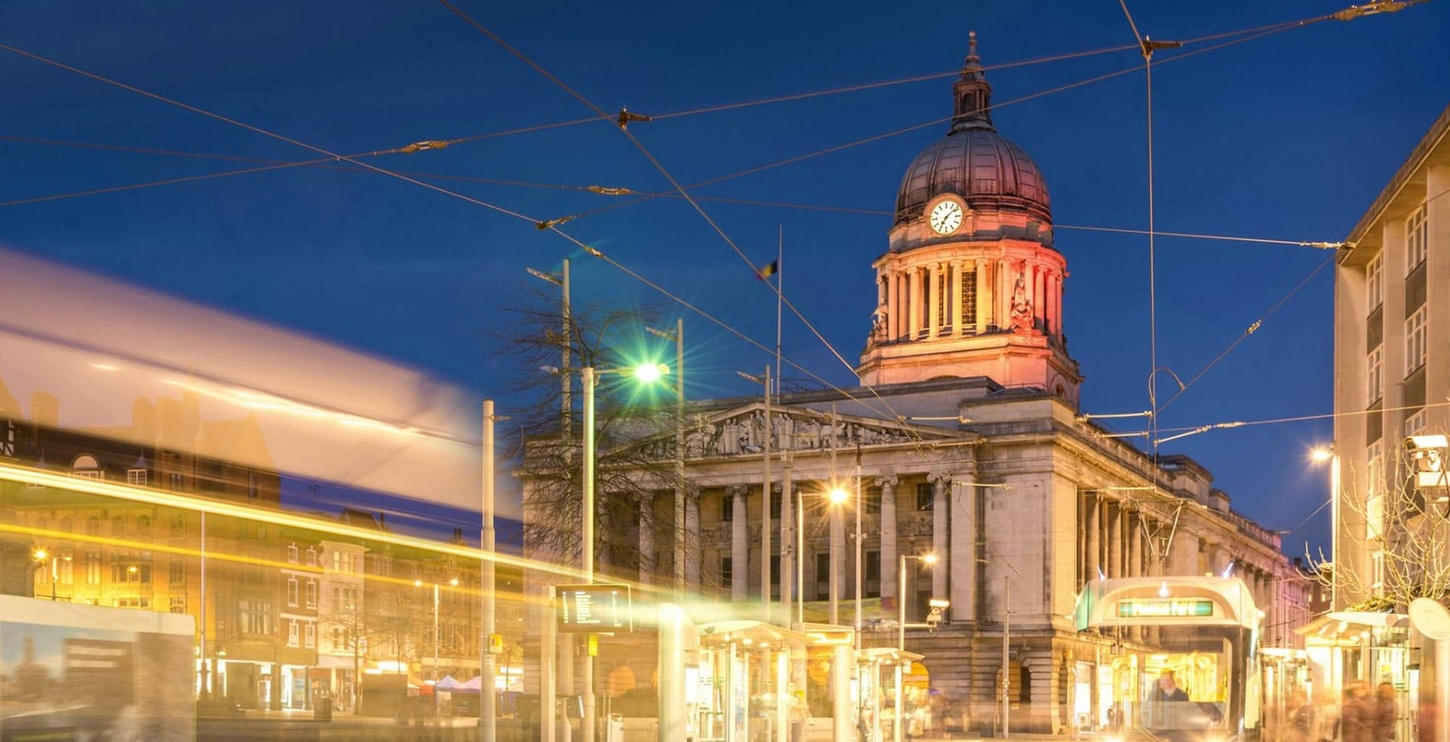 nottingham city hall at night