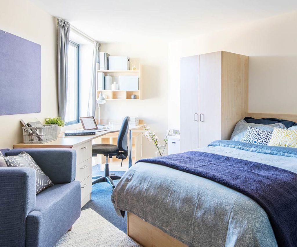 Student in Edinburgh, UK Collegiate AC