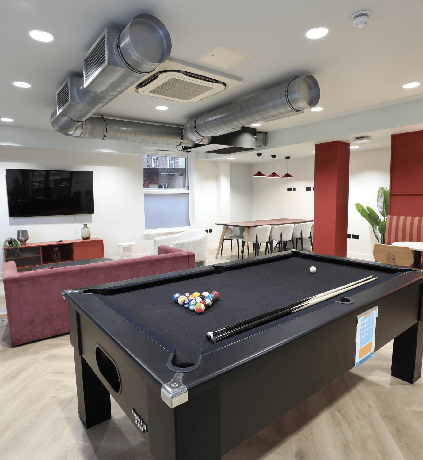 romanhouse socialhub