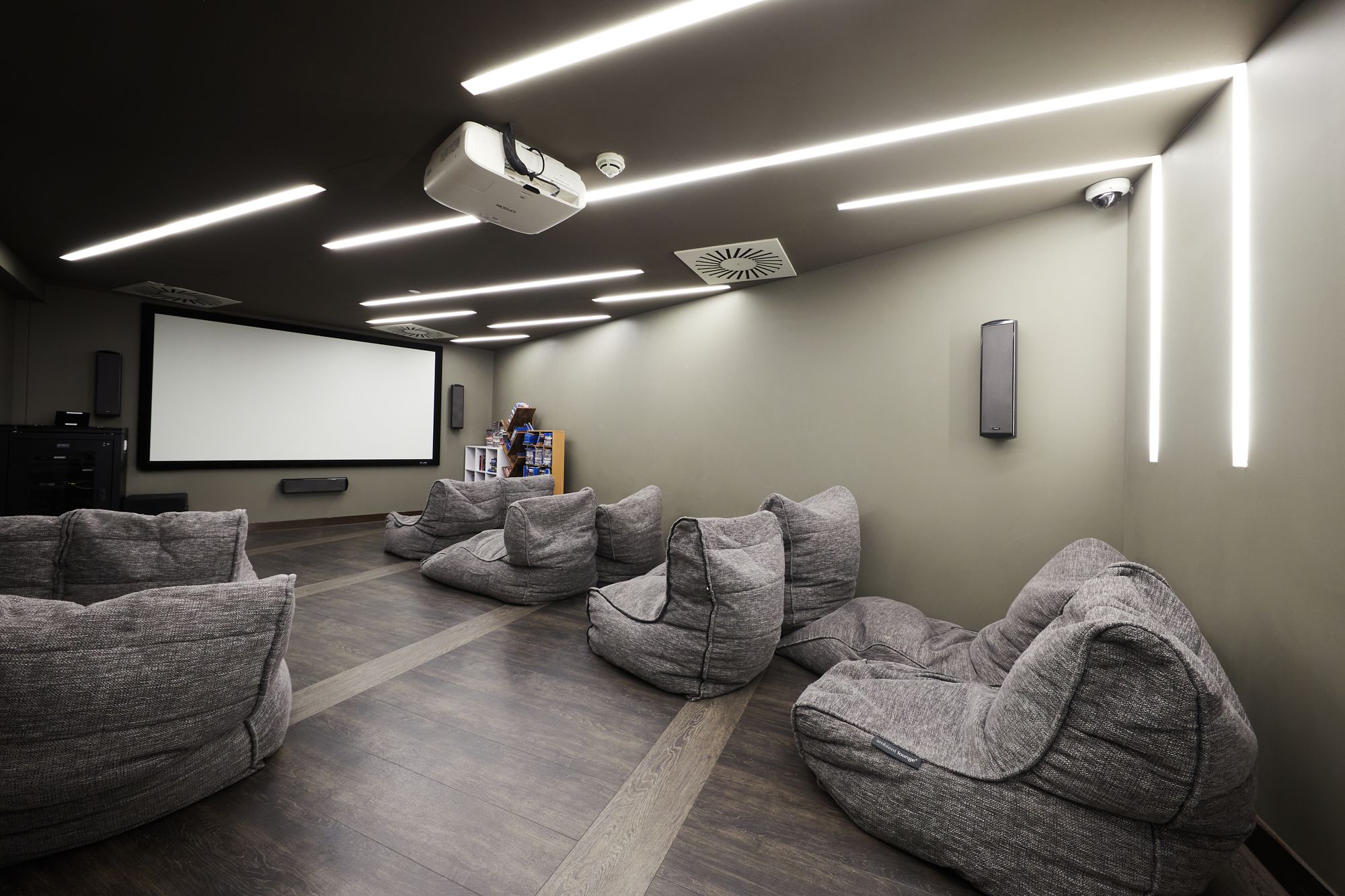 bristol tower communal bristol tower communal MG 8996 JJ RT JJ RT web