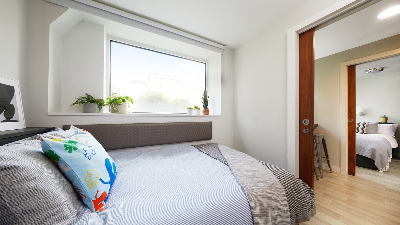 bristol tower gold 2bed r214 MG 8926 JJ RT web