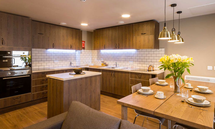 cluster flat clean kitchen