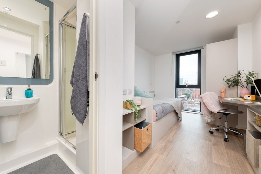 student accommodation birmingham ensuite room