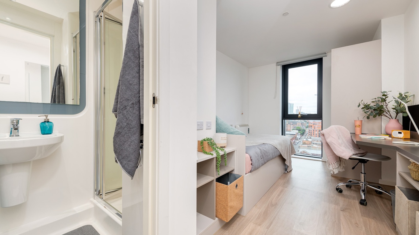 student accommodation birmingham ensuite room
