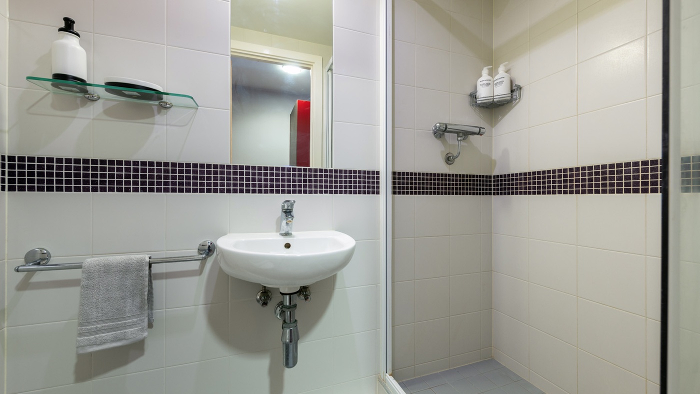 dashwood studios student accommodation london bathroom