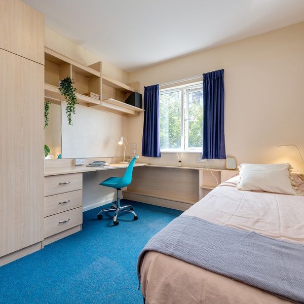 upper quay house gloucester student accommodation bedroom