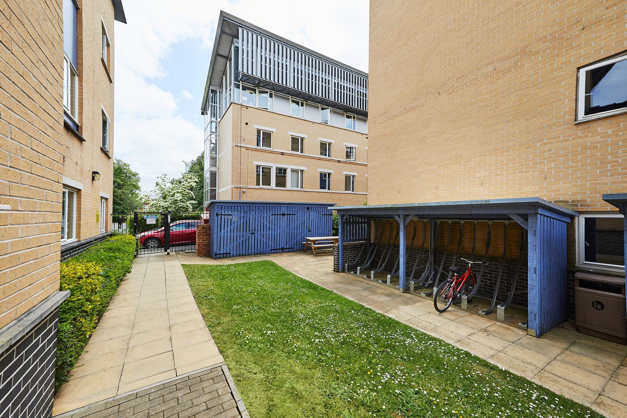 chelt shaftesbury external MG 9094 JJ 0 web