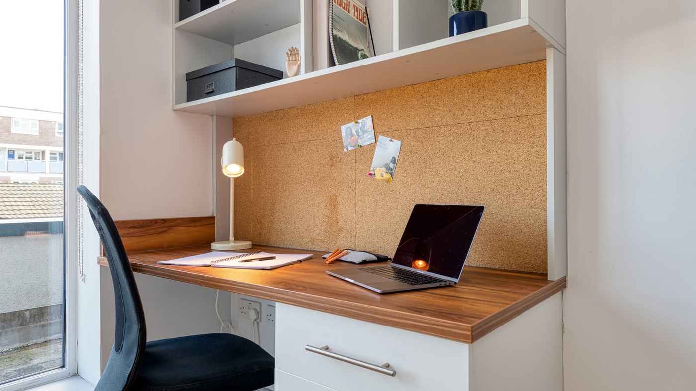 earlsdon street student accommodation portsmouth bedroom desk