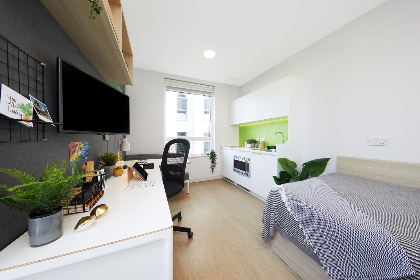 portsmouth middle st prem plus r405 IMG 7491 JJ RT web