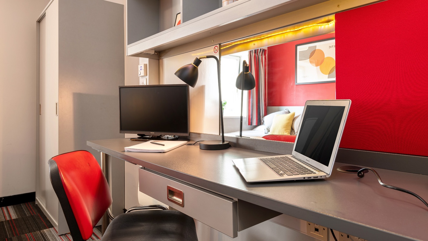 clarendon street accommodation nottingham double studio desk