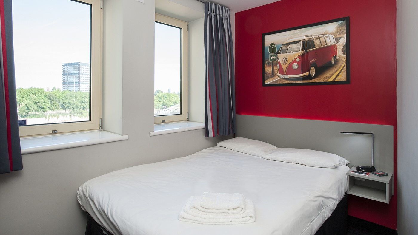 Deluxe Bedroom - Student Accommodation