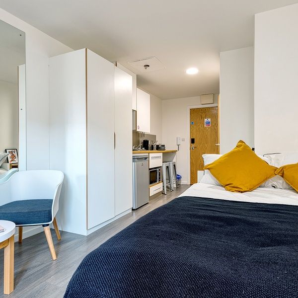 student bedroom with ensuite leicester