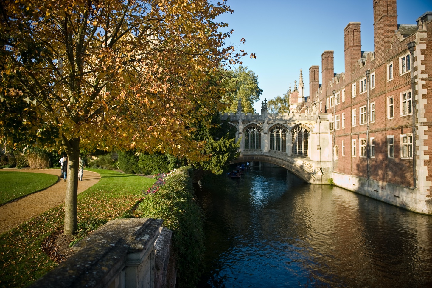 river in the heart of the city