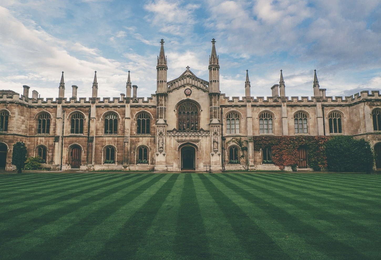 cambridge universty lawn and building