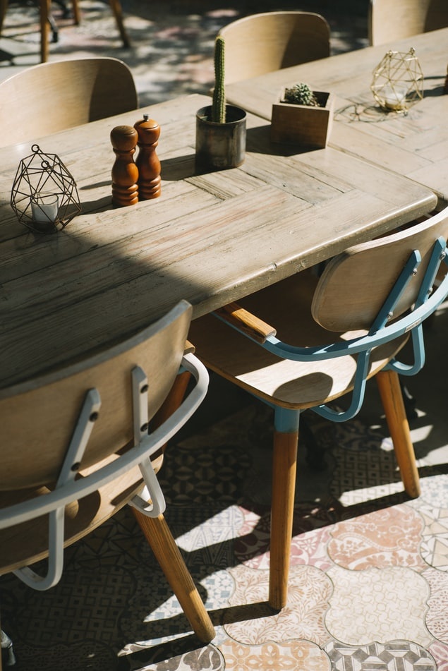 outdoor dining table