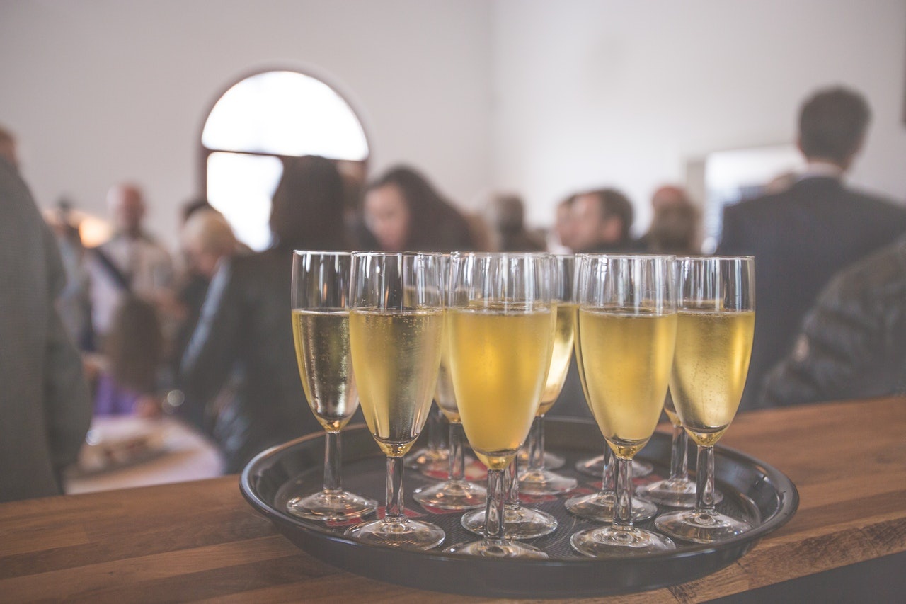 tray of champagne glasses