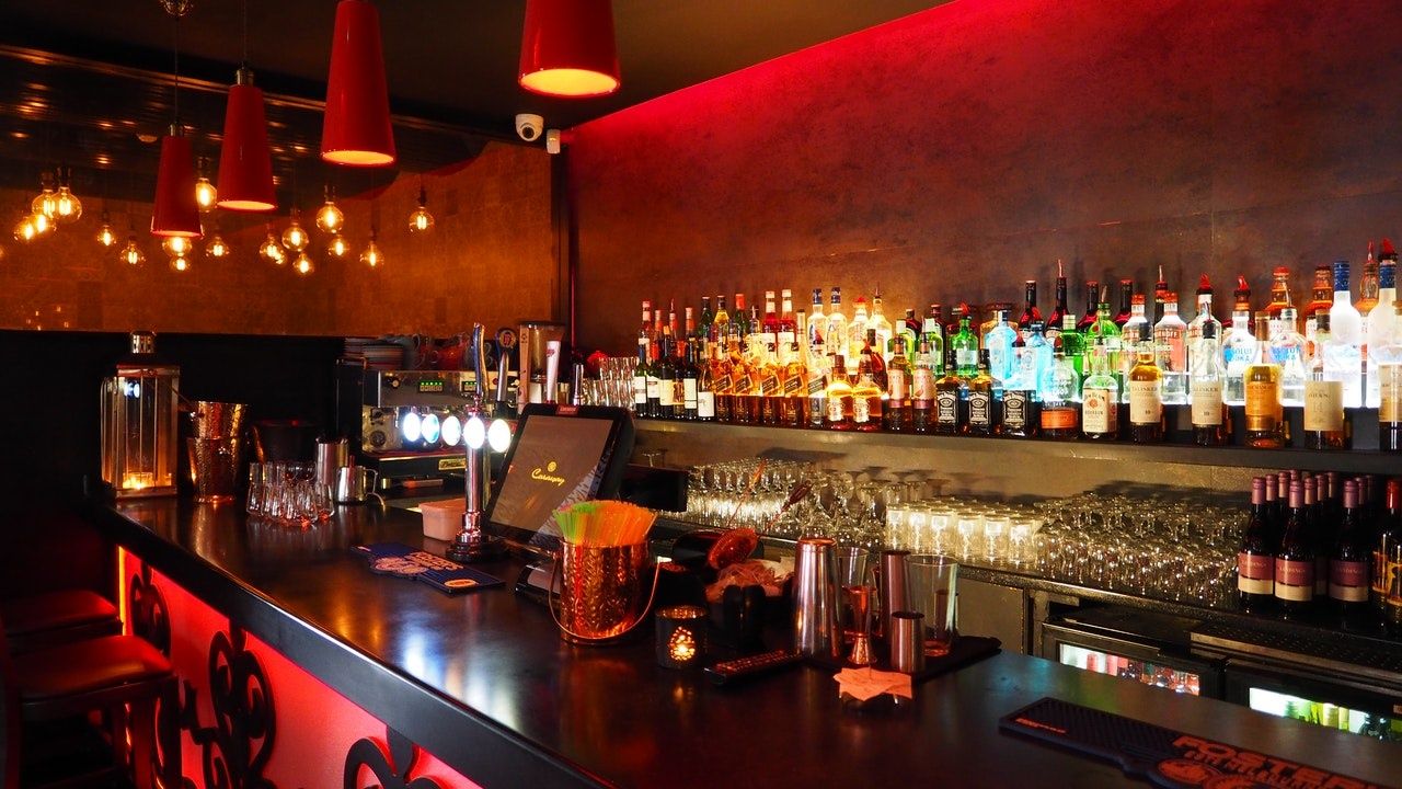 student bar at beginning of night