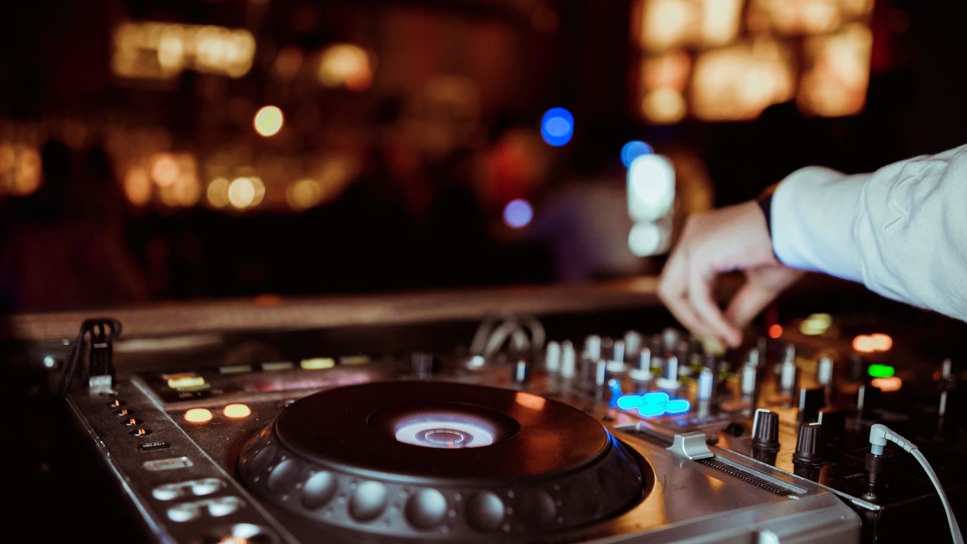 student dj using cdjs