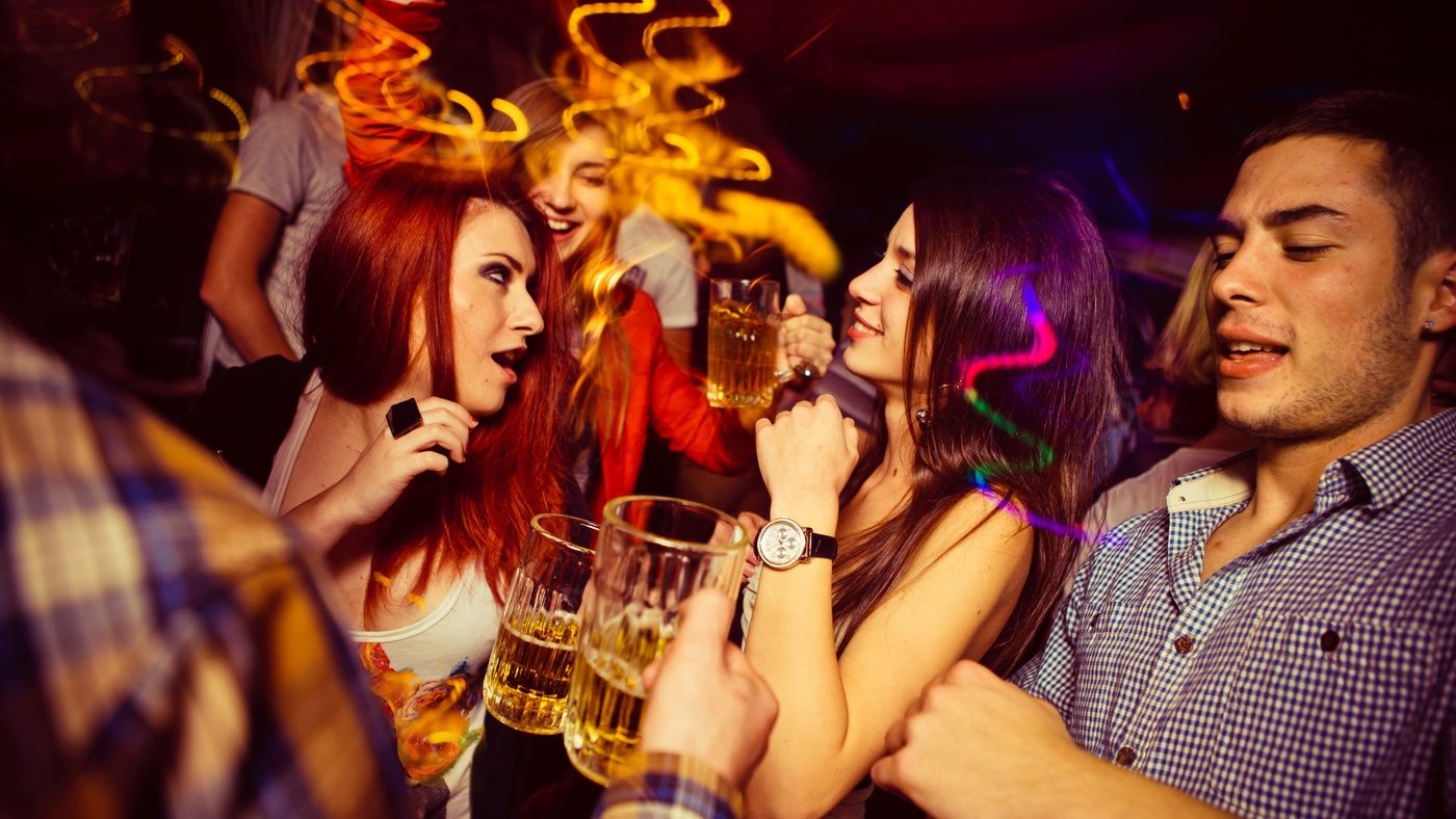 students drinking beer at party