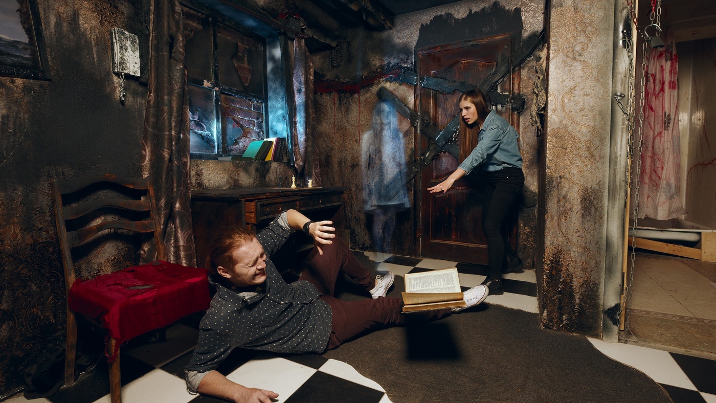 students in horror escape room