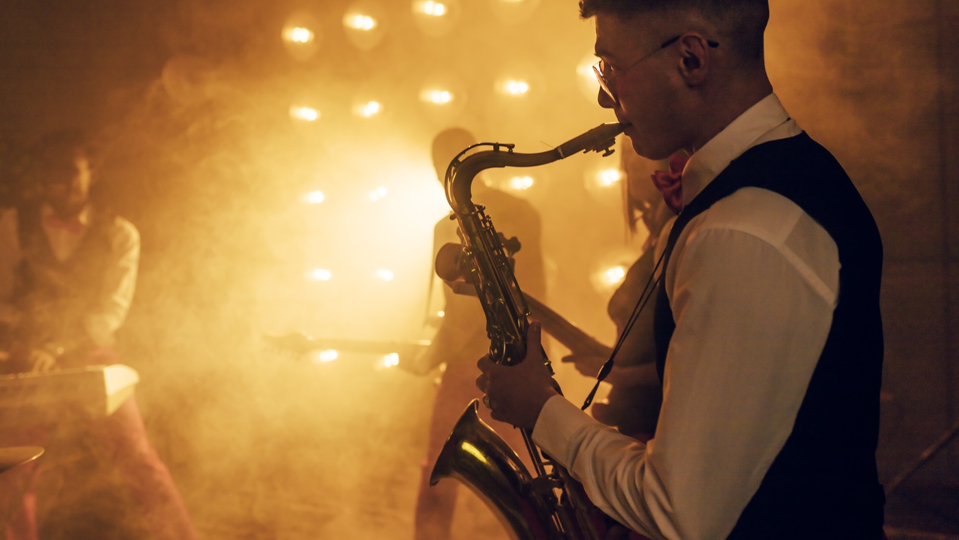 saxophonist in student bar