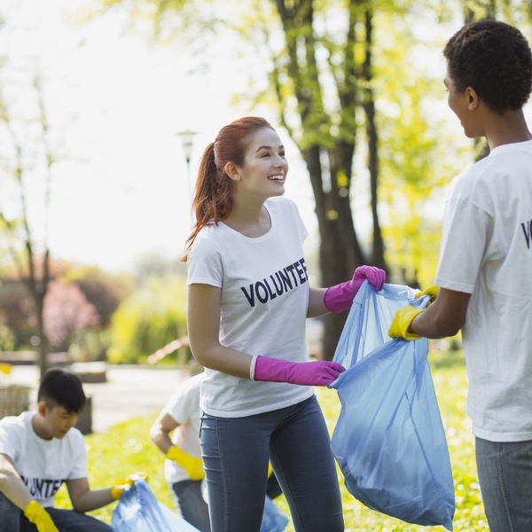 student volunteers collecting litter