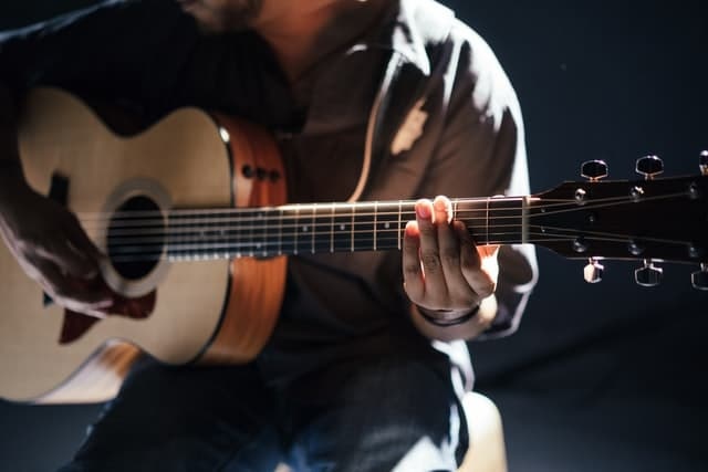student guitar lessons at university