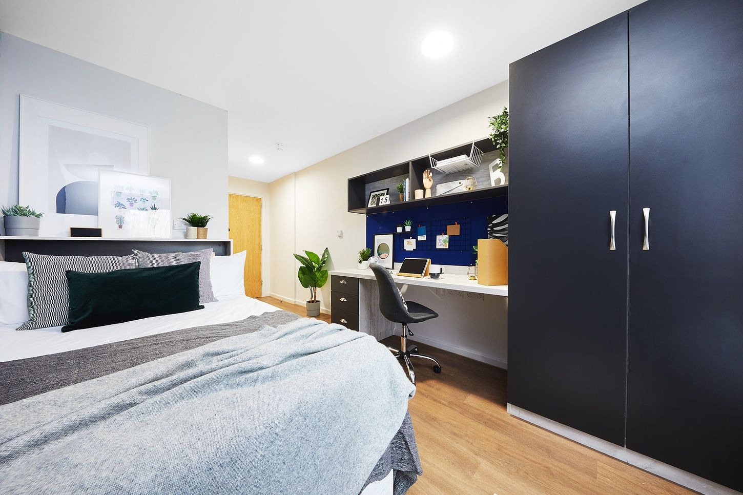 Silver Ensuite Tudor Place