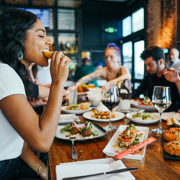 women eating pizza with friends
