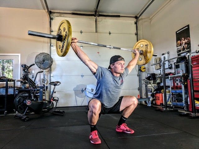 man weightlifting
