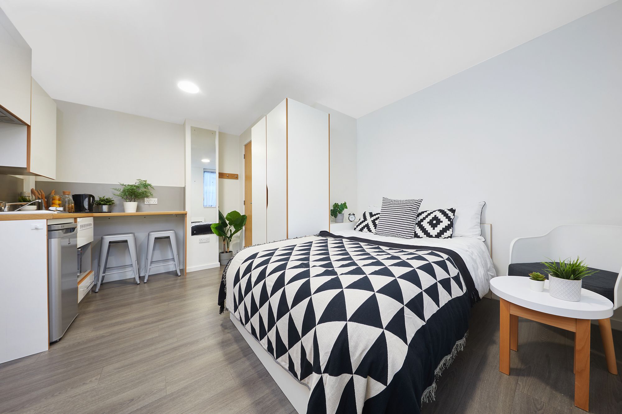 Leic Merlin C03 Silver Studio IMG 6255 JJ 1697 not for social media