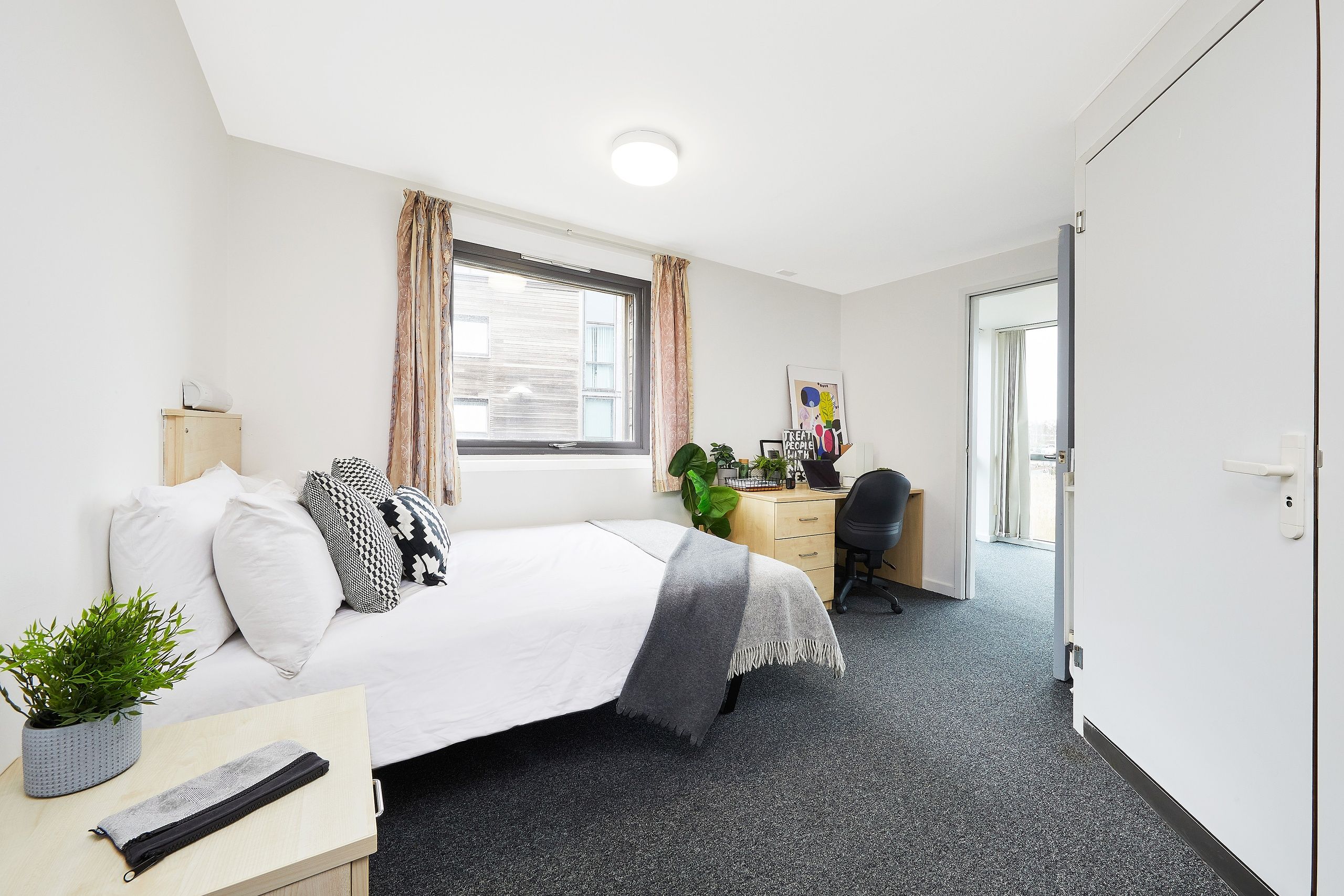 essex quays Mq 1.3 Double ES Room MG 8686 RT JJ web 1